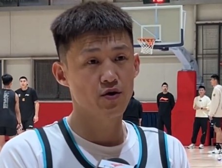 周鵬：球員們已經磨合得比較好 進入季後賽就是球隊的目標