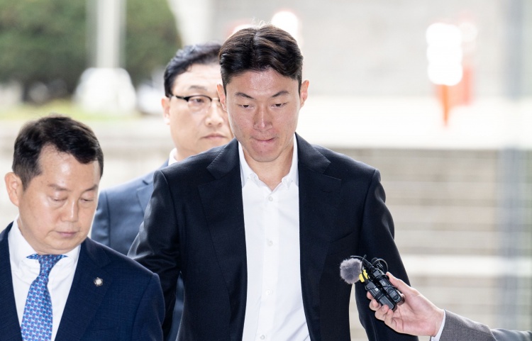韓國國腳黃義助非法拍攝不雅視頻，一審被判有期徒刑1年緩刑2年！