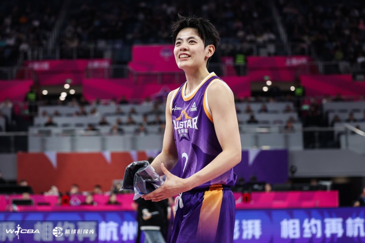 效率很高！楊舒予12中8拿到17分3板 三分2中1